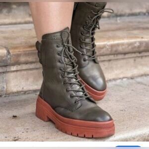 COUGAR Women's Saydee Leather combat boot Sz 7/ Olive